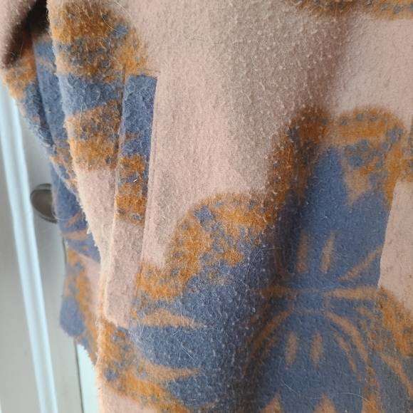 Blue Cream Geometric Pattern Jacket - Picture 3 of 6